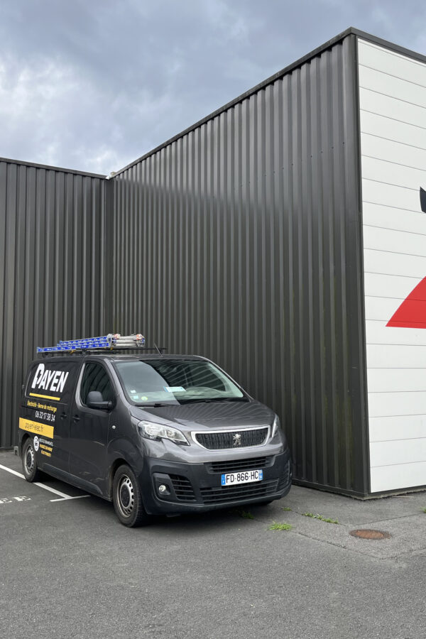 Installation de deux bornes de recharge AUTEL Maxicharger pour Intermarché à La Mézière