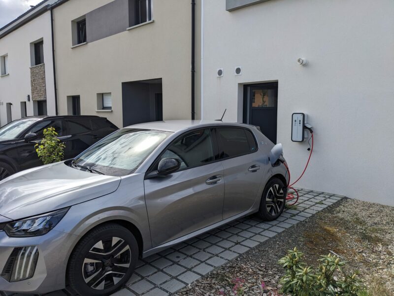 Installation d’une borne de recharge Hager Witty à Chavagne